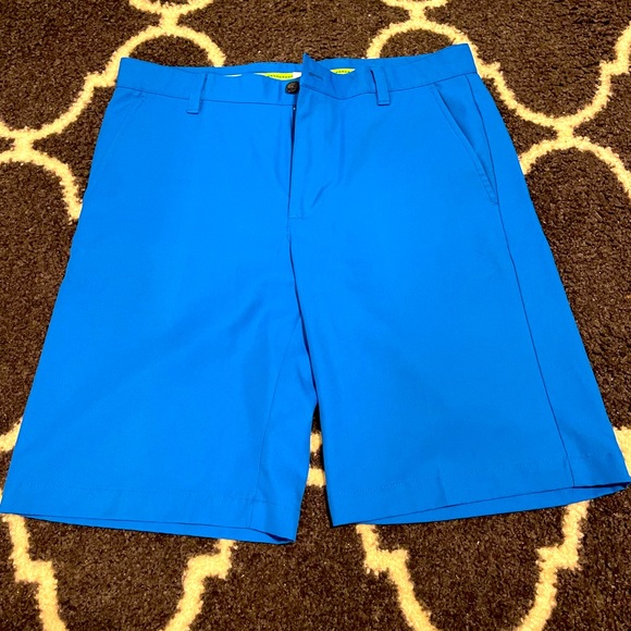 Izod Golf shorts. Size 32 - Picture 2 of 3